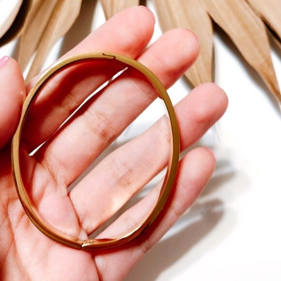 Gold heart bangle S390 - Picture 3 of 3